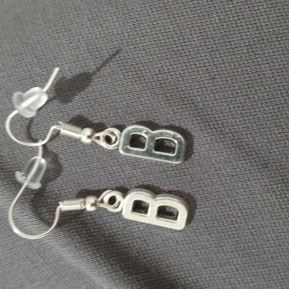 Letter B earings - Picture 3 of 3